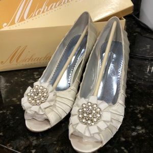 A pair of Michaelangelo bridal pumps